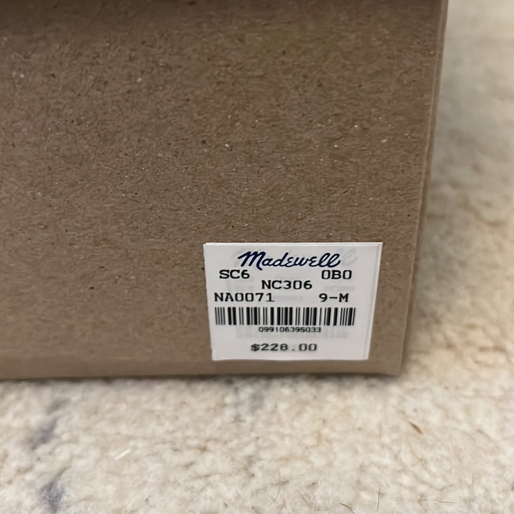 Madewell pull on Chelsea boot in suede - Picture 10 of 10